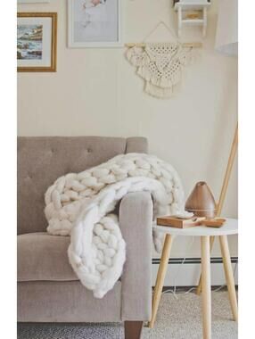 New Lane & Mae Big Knit Blanket Throw Ivory  48" x 70" 100% Un-spun Merino Wool